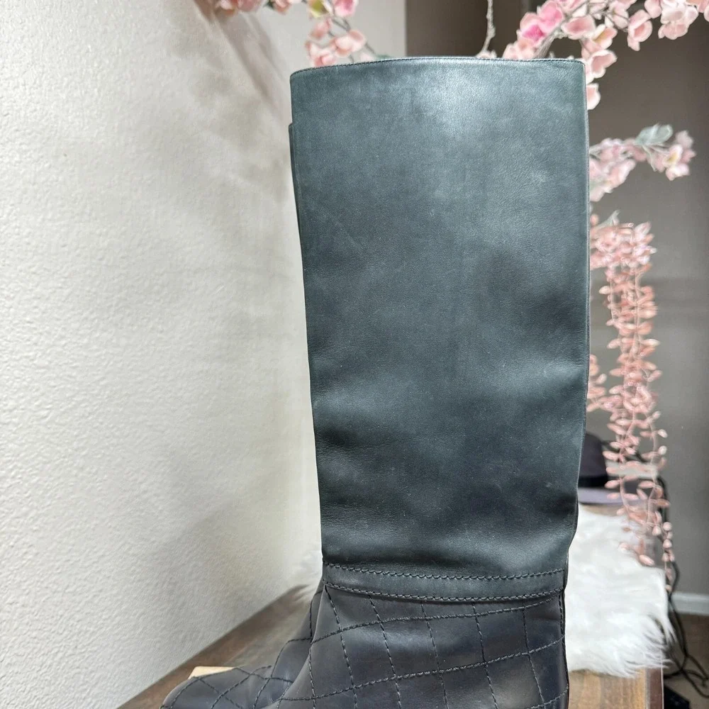 Chanel Boots Womens 8.5 Quilted Genuine Calfskin Leather Riding Knee High G29389